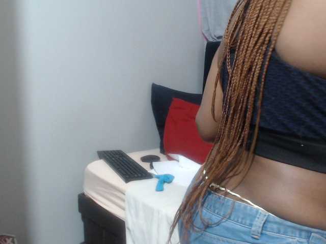 Sheila80 live webcam show