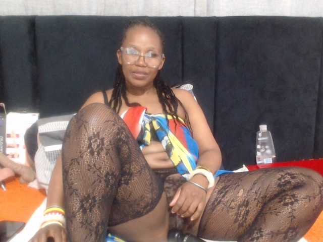 Sheila80 live cam on BongaCams