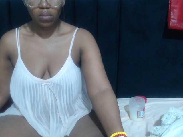 Sheila80 live cam on BongaCams