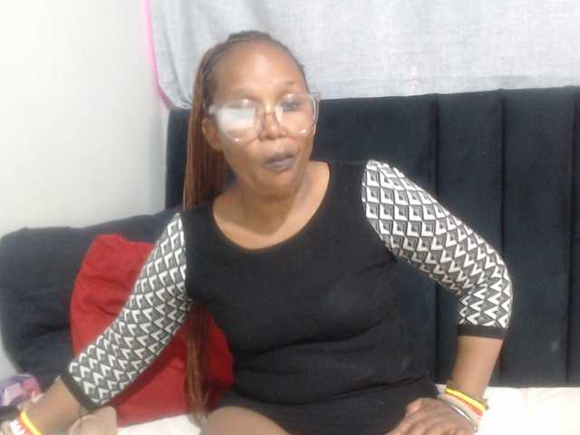 Sheila80 live webcam show