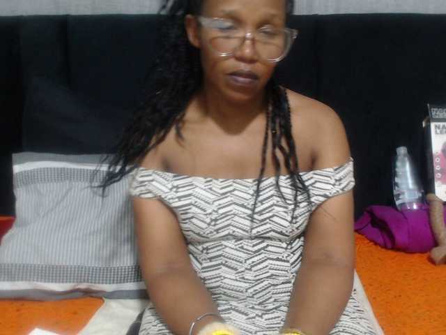 Sheila80 live cam on BongaCams