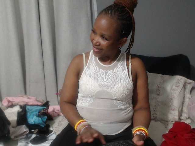 Sheila80 live cam