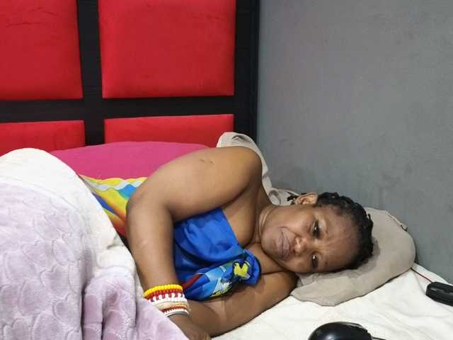 Sheila80 live cam preview