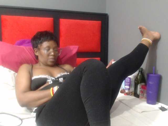 Sheila80 live cam on BongaCams
