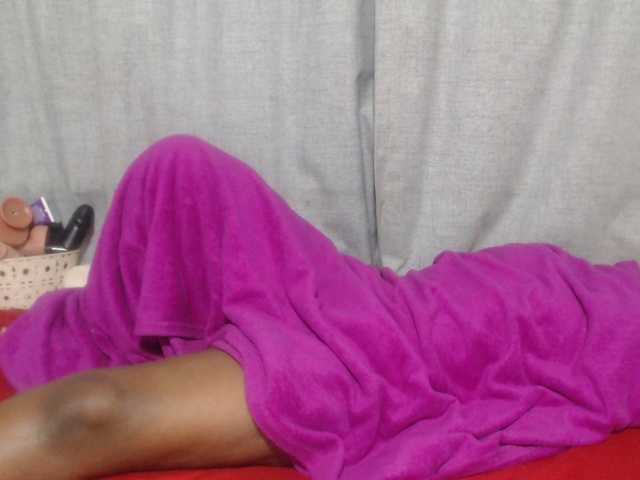 Sheila80's BongaCams show and profile