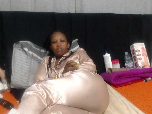 Sheila80 live cam on BongaCams