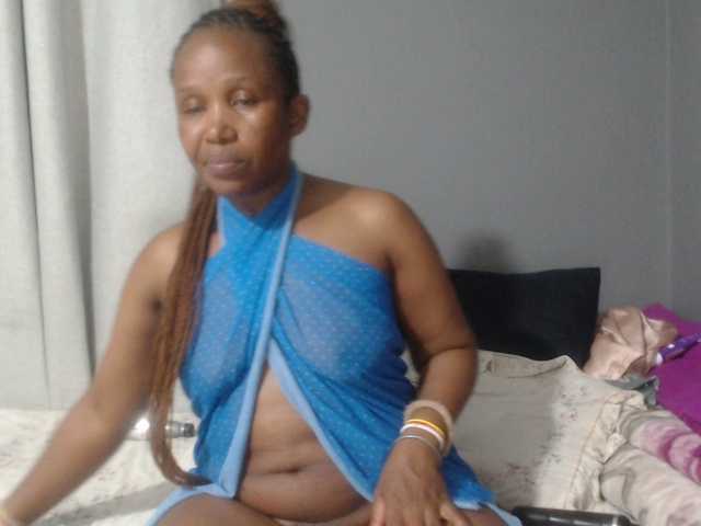 Sheila80 live cam on BongaCams