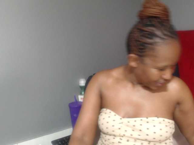 Sheila80 live cam on BongaCams