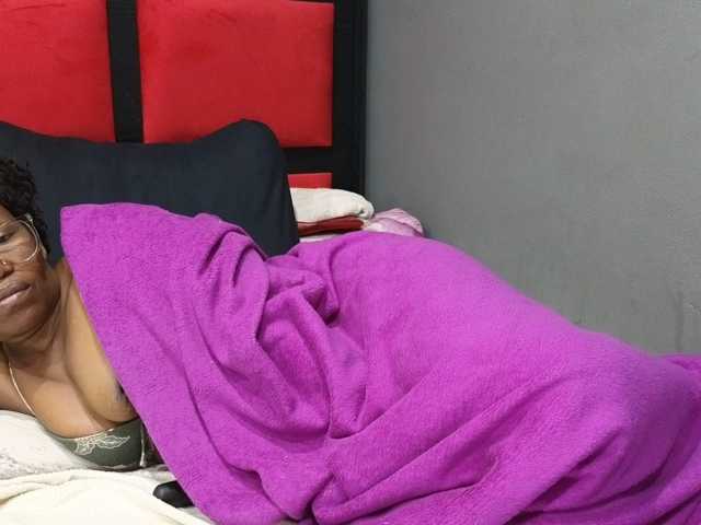 Sheila80 live cam on BongaCams