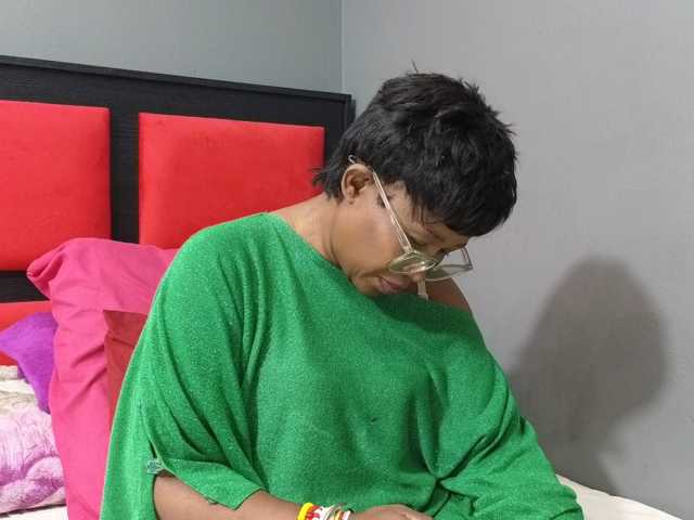 Sheila80 live cam preview