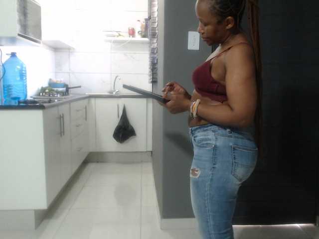 Sheila80 live cam on BongaCams