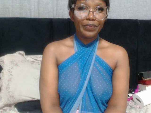 Sheila80 live cam on BongaCams