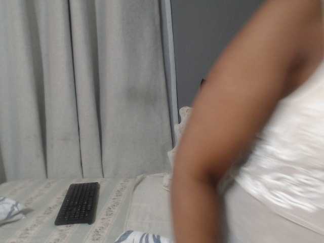 Sheila80 live cam