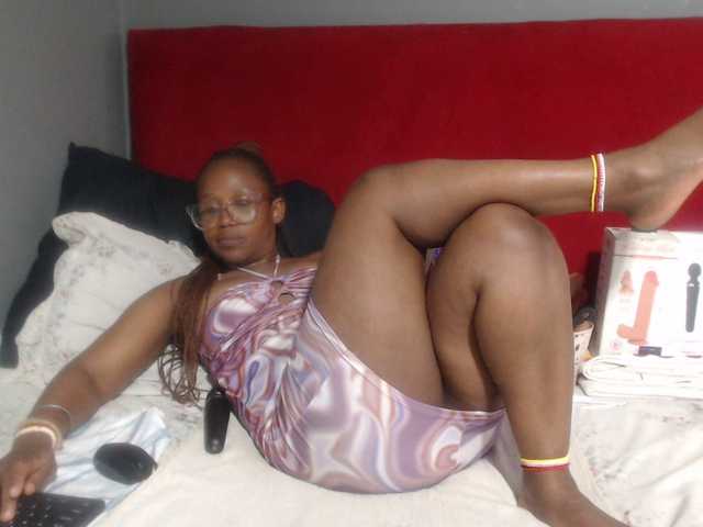 Sheila80 live cam on BongaCams