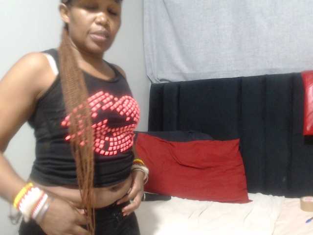 Sheila80 live cam on BongaCams