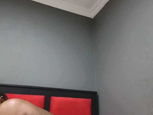 le modèle Sheila80 est en webcam porno dans un show sur le site bongacams, il possède les tags suivants: Ebony,Brunette,Hairy