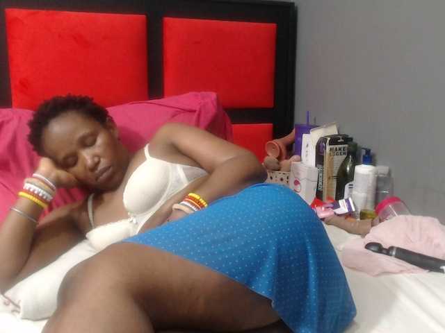 Sheila80 live cam on BongaCams