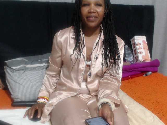 Sheila80 live cam on BongaCams