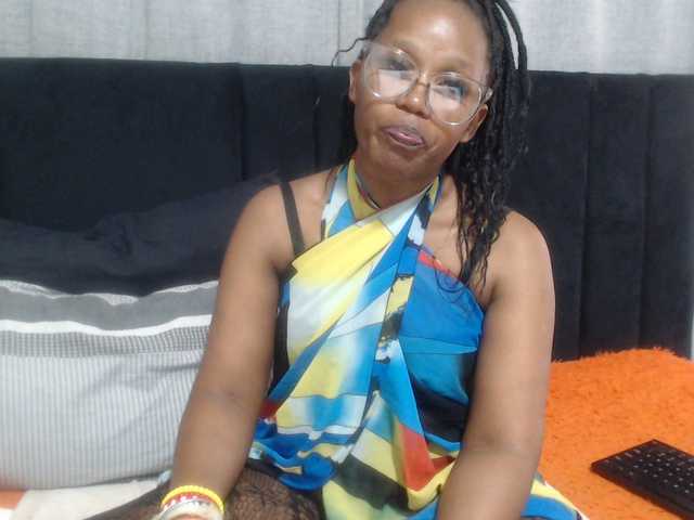 Sheila80 live cam on BongaCams