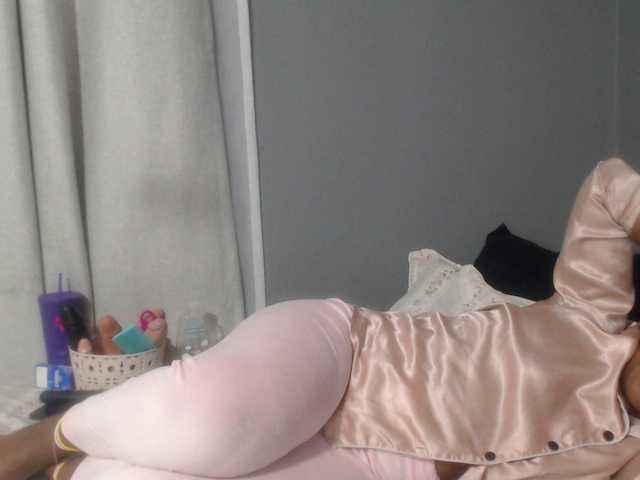 Sheila80 live cam on BongaCams