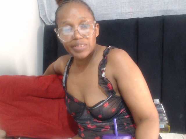 Sheila80 live cam on BongaCams