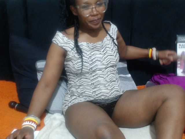 Sheila80 live cam on BongaCams