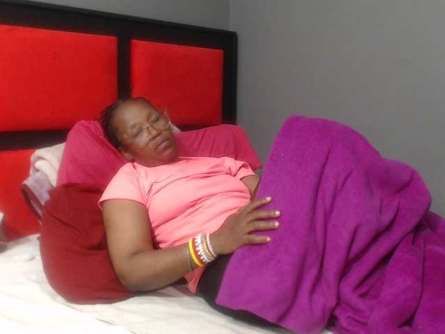 Sheila80 live cam on BongaCams