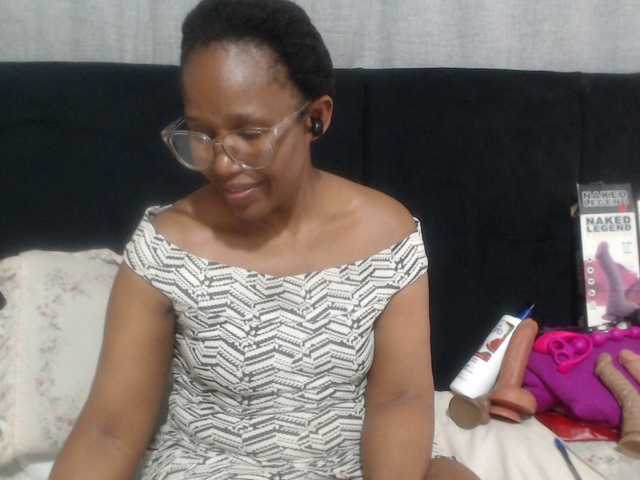 Sheila80 live cam on BongaCams
