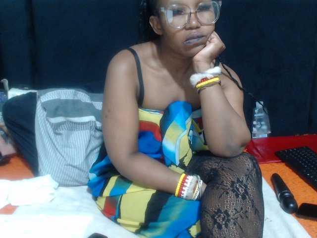 Sheila80 live cam on BongaCams