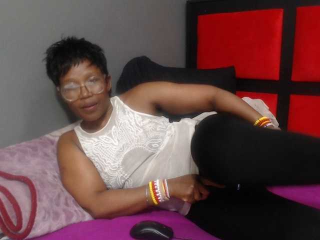 Sheila80 live cam on BongaCams