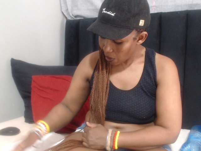 Sheila80 live webcam show