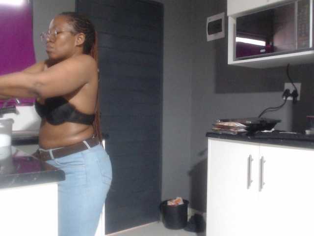 Sheila80 live cam on BongaCams