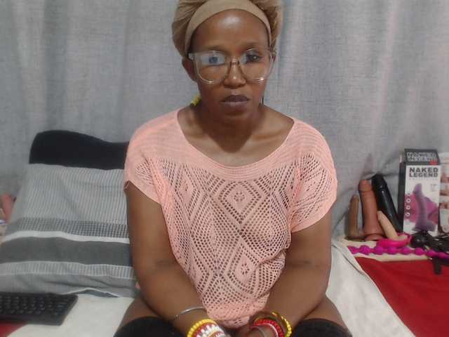 Sheila80's BongaCams show and profile