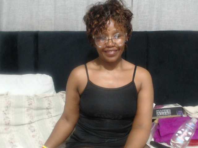 Sheila80 live cam on BongaCams