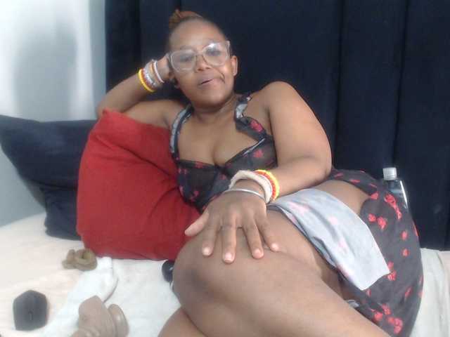Sheila80 live cam on BongaCams
