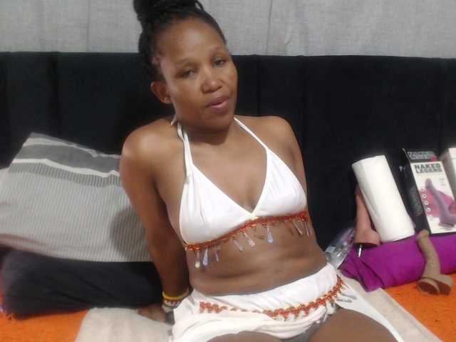 Sheila80 live cam on BongaCams