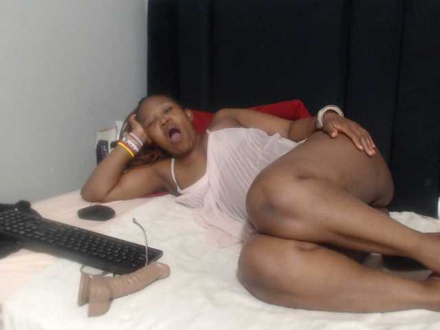 Sheila80 live webcam show