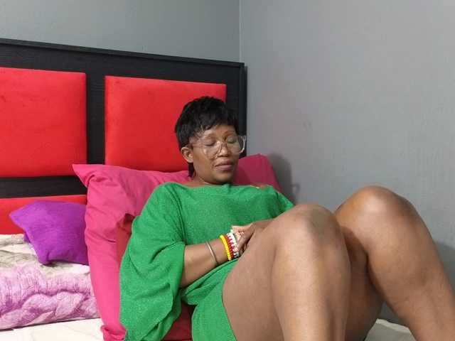 Sheila80 live cam preview
