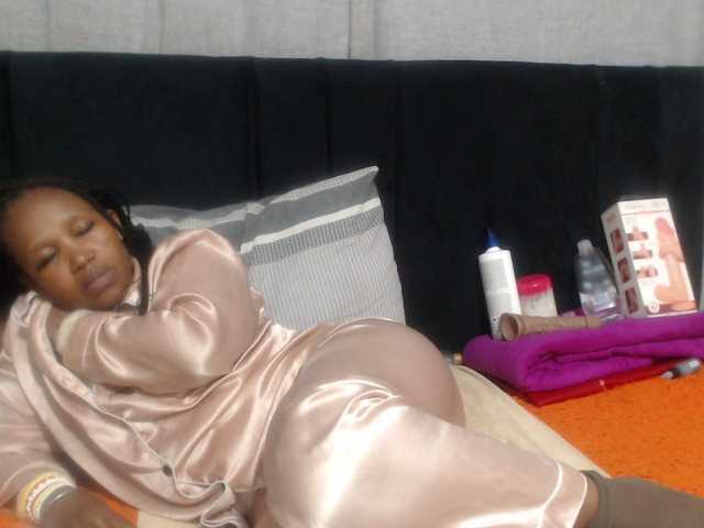 Sheila80 live cam on BongaCams