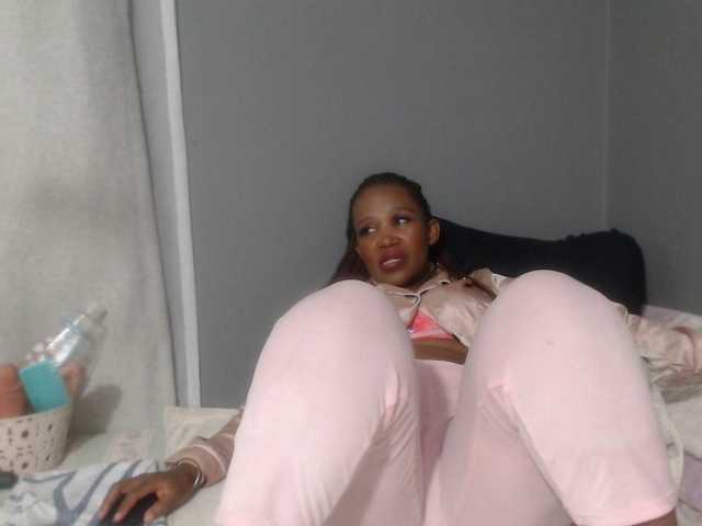 Sheila80 live cam on BongaCams