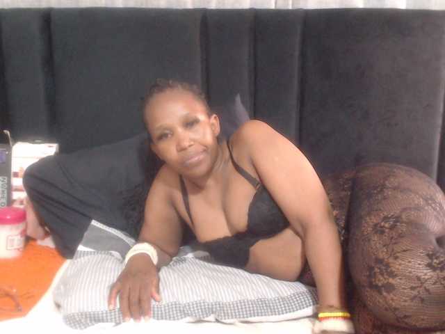 Sheila80 live cam on BongaCams