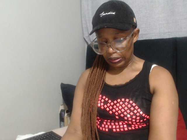 Sheila80 live cam on BongaCams