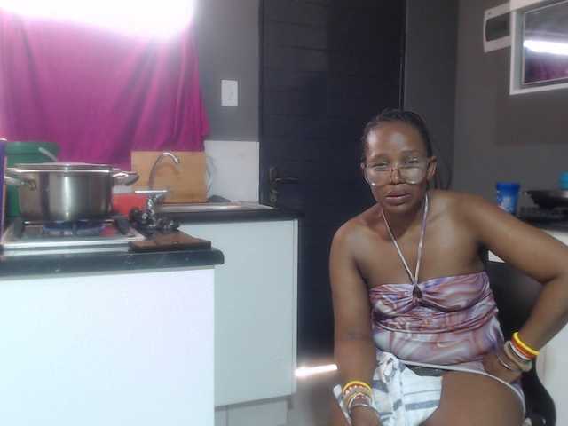 Sheila80 live cam