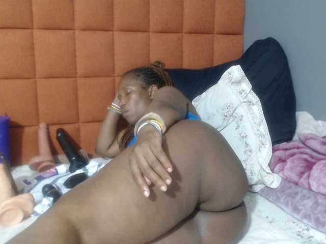 Sheila80 live cam on BongaCams