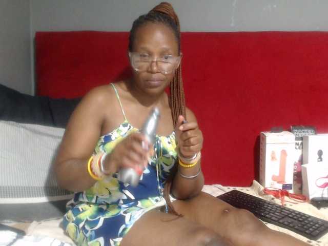Sheila80 live cam on BongaCams