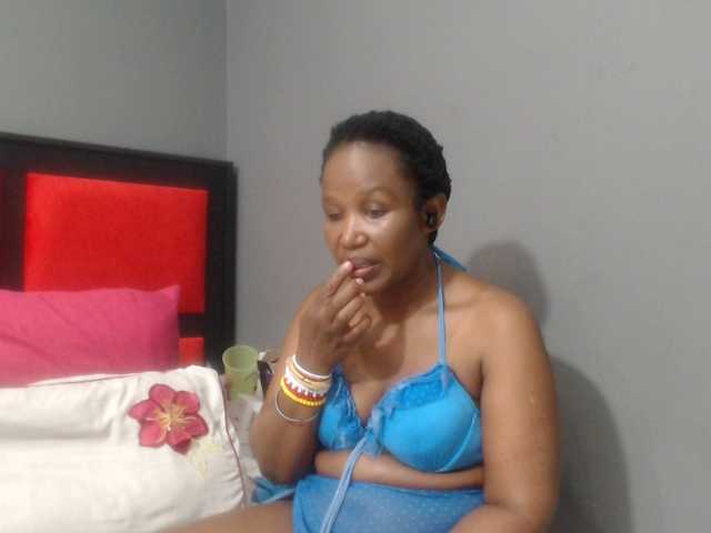 Sheila80 live cam on BongaCams