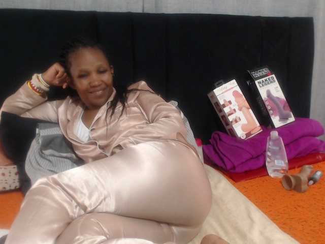 Sheila80 live cam on BongaCams