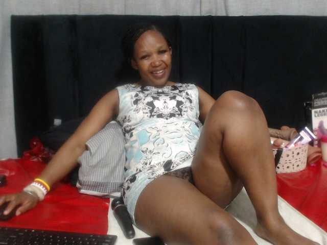 le modèle Sheila80 est en webcam porno dans un show sur le site bongacams, il possède les tags suivants: Ebony,Brunette,Hairy