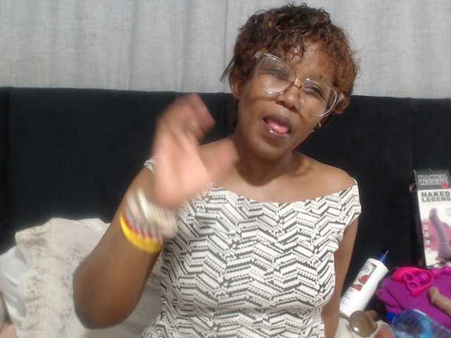 Sheila80 live cam on BongaCams