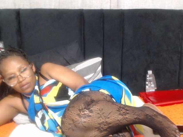 Sheila80 live cam on BongaCams